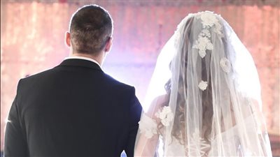 أنا شاب تم عقد قراني، وسيكون الفرح بعد 4 أشهر، وقد تم الجمع بيني وبين زوجتي، فهل هذا حرام