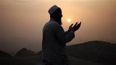 لماذا اوصى النبي ﷺ بعدم الأكل أو الشرب واقفاً .. سبحان الله
