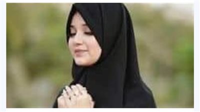 انا اسمي (بسمه).. ماما مدرسه وبابا موظف وعايشين في حي شعبي حياه عاديه