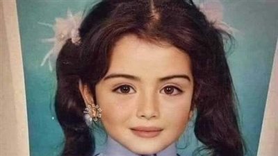 ‏الفتاة الوحيدة التي لن ټندم على صورتها في طفولتها  شاهد كيف اصبح شكلها وهى فى الـ 20 عاماً 