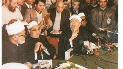 احتار الشيخ الشعراوي في تفسير قوله تعالى :وَهُوَ الَّذِي فِي السَّمَاءِ إِلَٰهٌ وَفِي الْأَرْضِ إِلَٰهٌ ۚ وَهُوَ الْحَكِيمُ الْعَلِيمُ