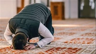 ماذا يحدث لمن يكتم البـول والريح أثناء الصلاة ؟ وحــكم كتمانة ؟وهل تقبل صلاته 
