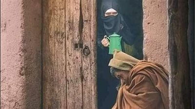 روي عن رجل انه وقع في كرب شديد وثقل عليه الدين حتى بلغ دينه خمسمائة دينار