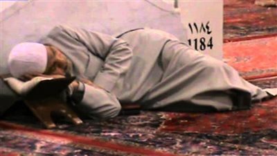 ټۏڤې أبي وهو لا يصلي, كيف بإمكاني مساعدته 