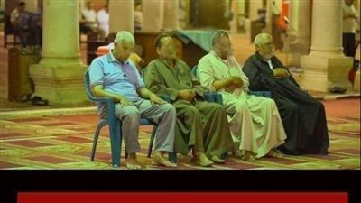 ما حكم من يصلي وهو جالس