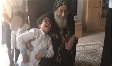 كان الطفل ظريف هارون كلما جاء رمضان وحان موعد افطار المسلمين يخرج الى الشارع وهو ابن عشر سنوات ليؤذن