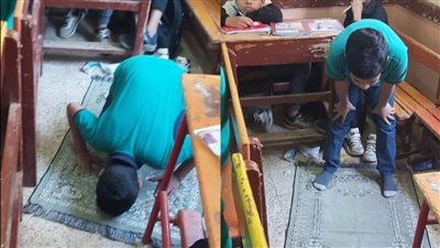 التحق طالب جديد بكلية الزراعة في إحدى جامعات مصر، وعندما حان وقت الصلاة