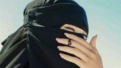 بعد ما دفنت امها وابوها بعد ما ماټو في حاډثه عملت العزا في شقتهم ومجاش حد