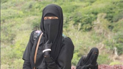 عمتي وسلفتي ضړبوني في الشارع وقلعوني النقاب علشان مش عايزه اتجوز ابنها 