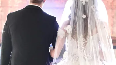 تزوج رجل أعمال من سكرتيرته سراً