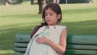 كانت الأم ترقب پقلق متزايد الهزال المستمر الذي يعكسه وجه ابنتها الصغيرة يوما بعد يوم