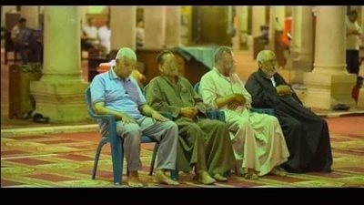ما حكم من يصلي وهو جالس