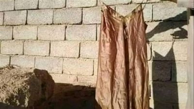 اكتشاف السحر بعد 29 سنه في قميص ليلة الزفاف