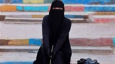 ما معنى الخضوع بالقول فى قوله تعالى (فَلا تَخْضَعْنَ بِالْقَوْلِ فَيَطْمَعَ الَّذِي فِي قَلْبِهِ مَرَضٌ