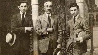 عندما نفي أحمد شوقي وعائلته عام 1915م إلى إسبانيا استقلوا سفينة إسبانية من 