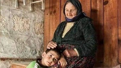 يحكي أنه كان يوجد طالبا في المدرسة..وكان يغيب مرتين في الأسبوع