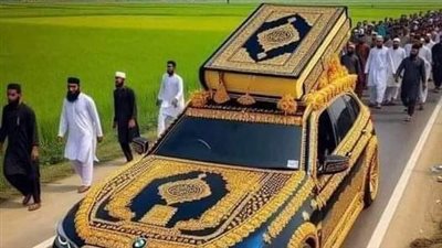 دخلت سيدة الى أحد المطاعم لتتناول الغداء