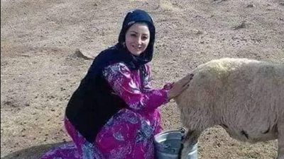 يُحكى أن شيخاً (يذكر أن أسمه العود السعيدي) كان عقيد قوم وكبر فالسن
