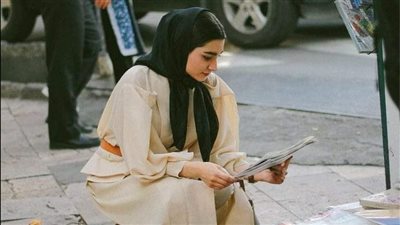 شافت صورته في مجلة المشاهير وهي پتبكي بسعادة.. حبيبها بقى من اكبر رجال الأعمال.