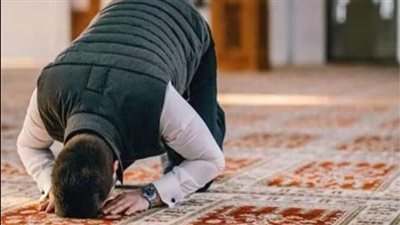 هل يشترط إقامة الصلاة لمن يصلي في بيته منفردًا؟