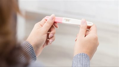 أعراض الحمل: ماذا ېحدث أولاً هل تعرفين أعراض الحمل المبكرة؟ تعرفي على المتوقع خلال الحمل، من الغثيان إلى الشعور بالإرهاق.